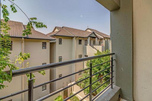 Sisonke Apartment Monte Sandton Exterior foto